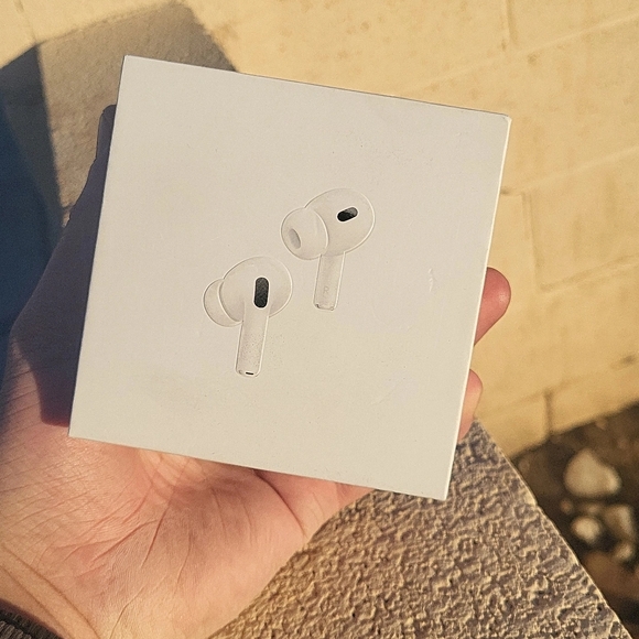 Apple White Wireless Earbuds